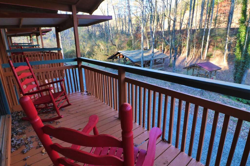 Amazing Cabin Fireplace And Stream #11 Helen Exterior foto